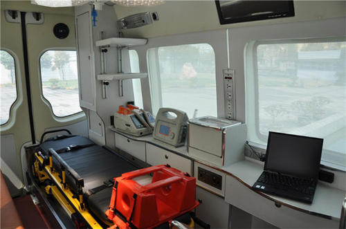 沂南县救护车内部